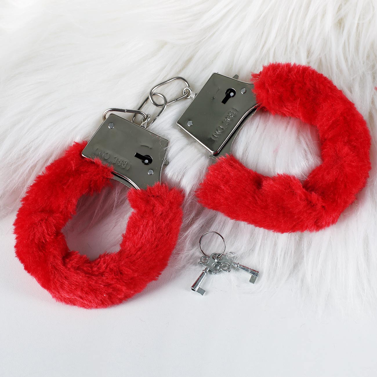 Handschellen mit rotem Plüsch und zwei Schlüsseln