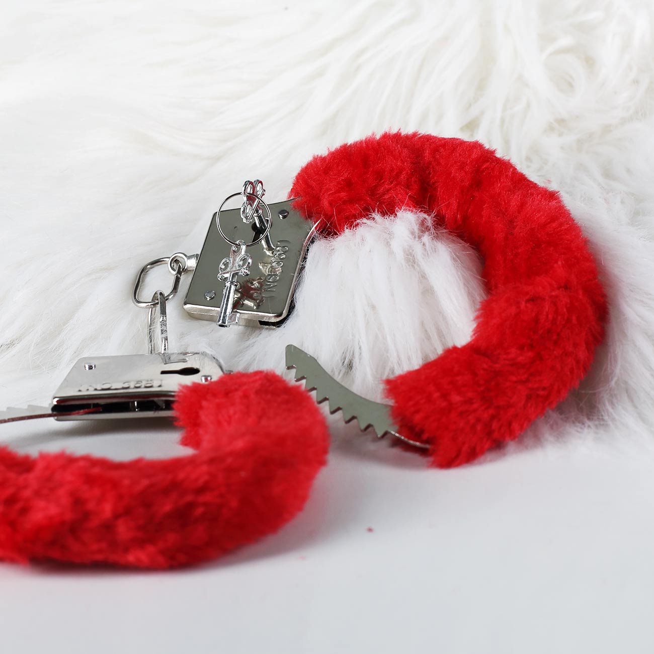 Größenverstellbare Plüsch-Handschellen