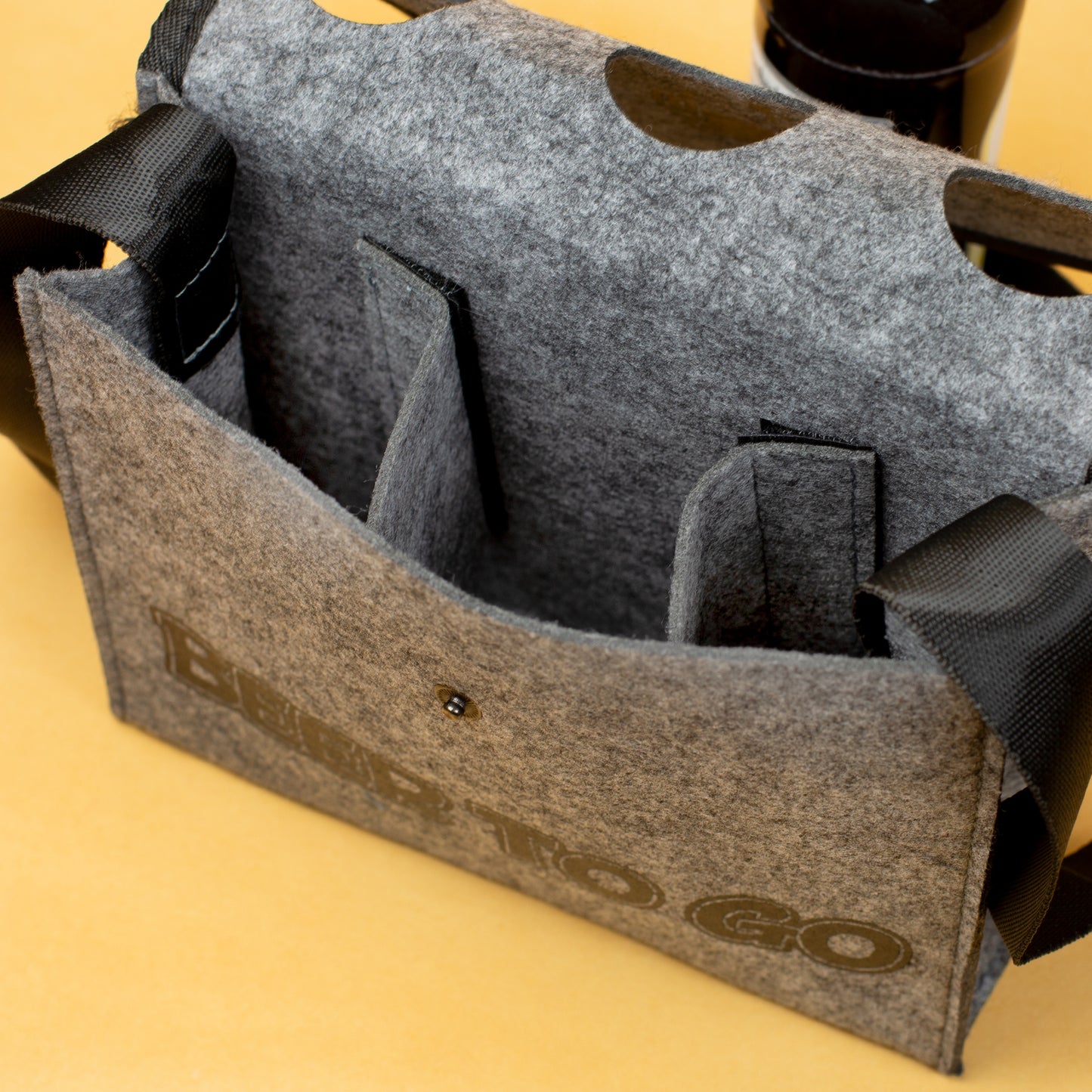 Graue Umhängetasche - Bier to go - für Männer zum Vatertag