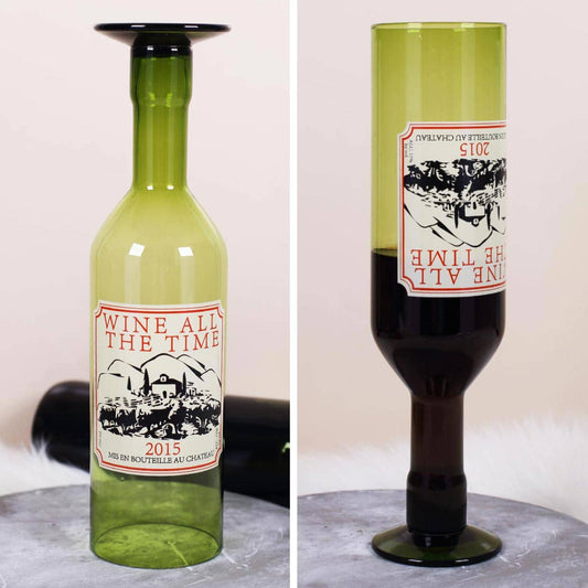 Trinkglas in der Optik einer Weinflasche