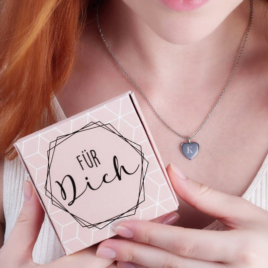 silberne Halskette mit Initial-Gravur und Geschenkbox "Für dich"