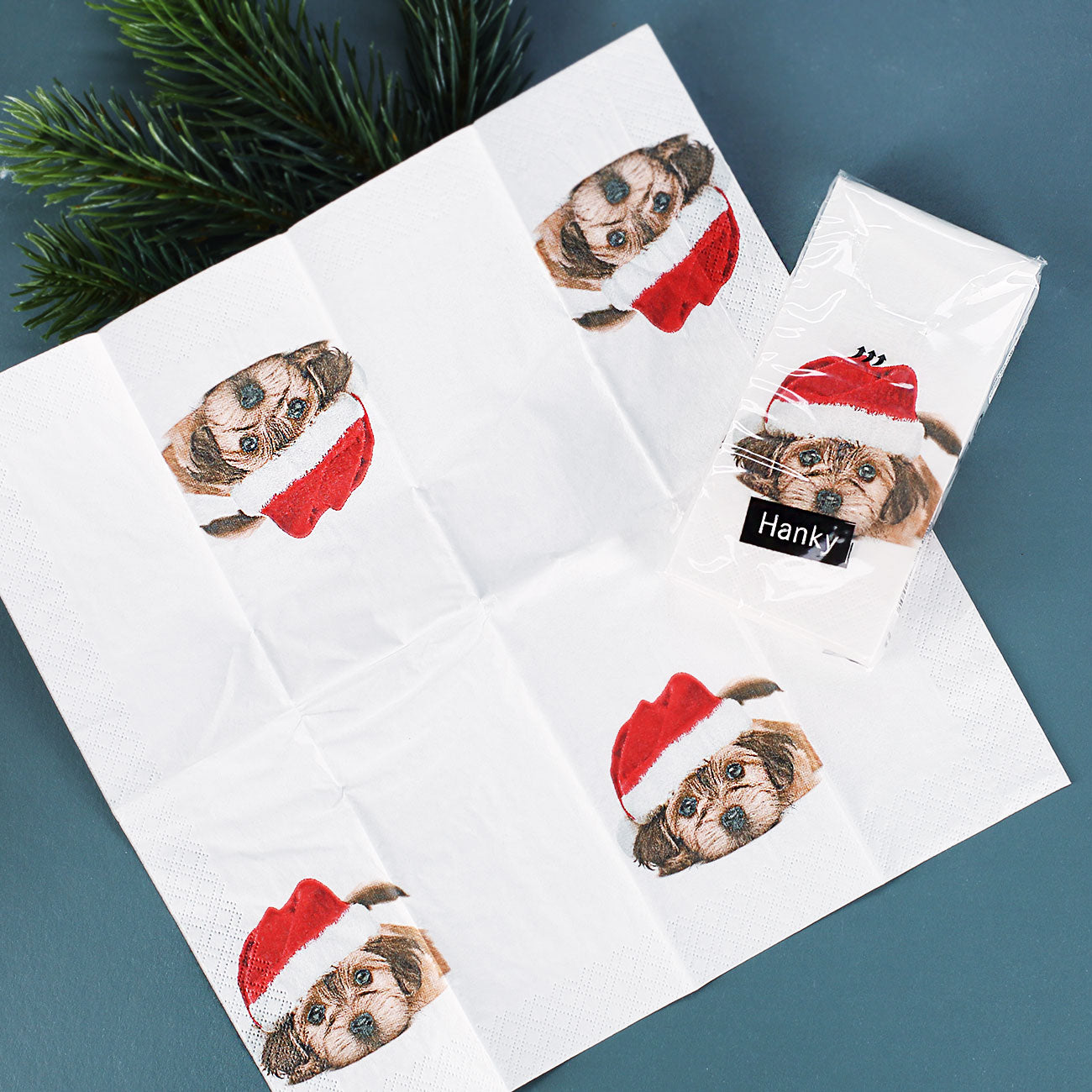 Niedliches Motiv mit Weihnachtshund