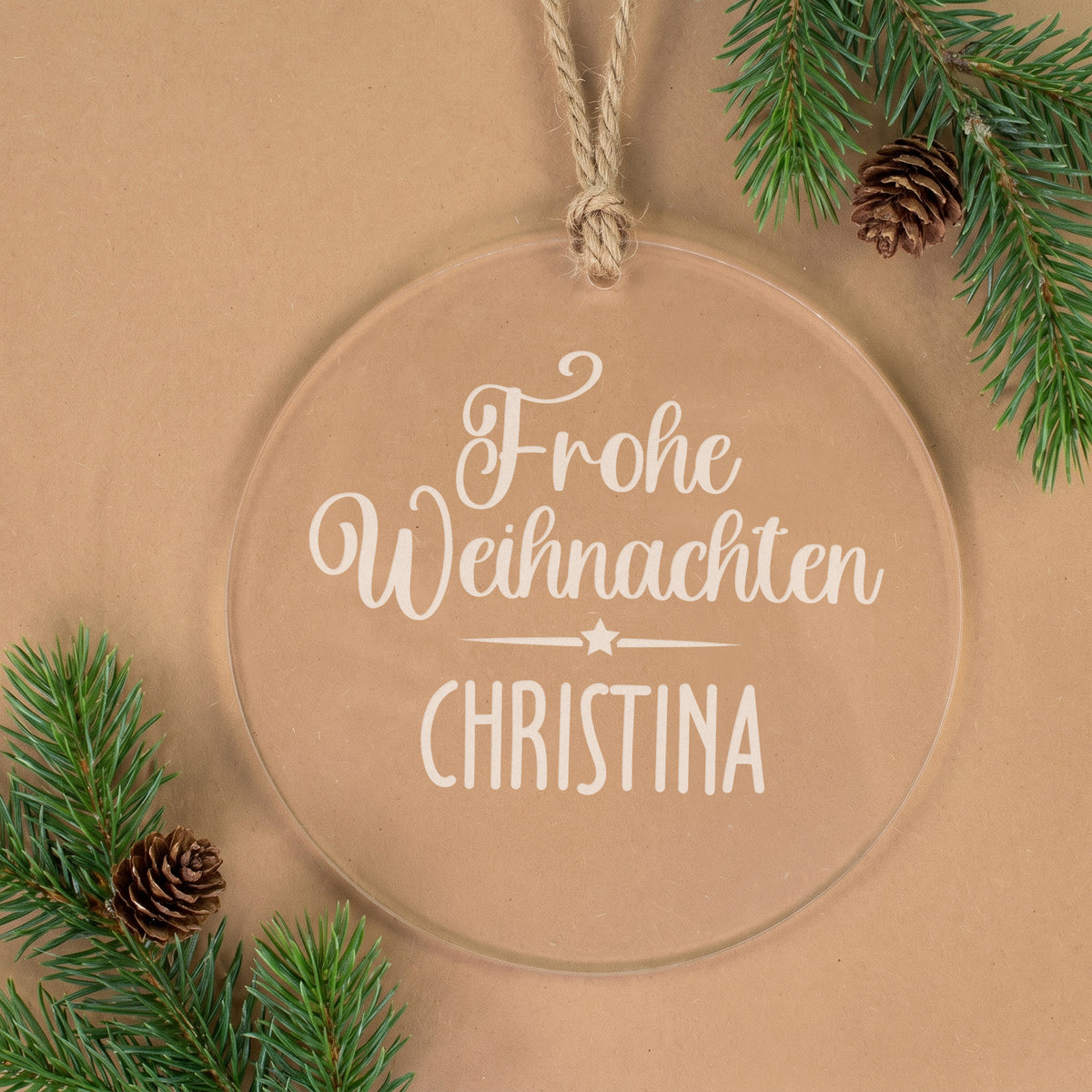 Personalisierter Weihnachtsbaumanhänger aus Acryl mit Frohe Weihnachten Schriftzug und Name Christina