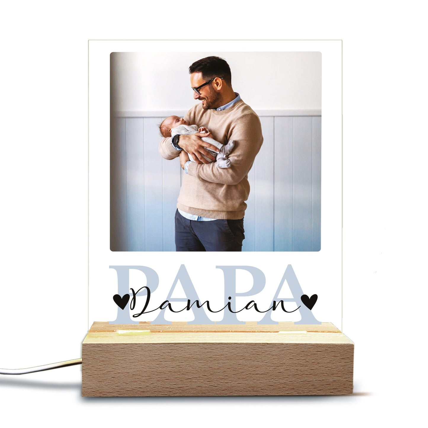 Personalisierte Vatertagslampe mit Holzsockel und Acrylplatte – freigestellt auf weißem Hintergrund.