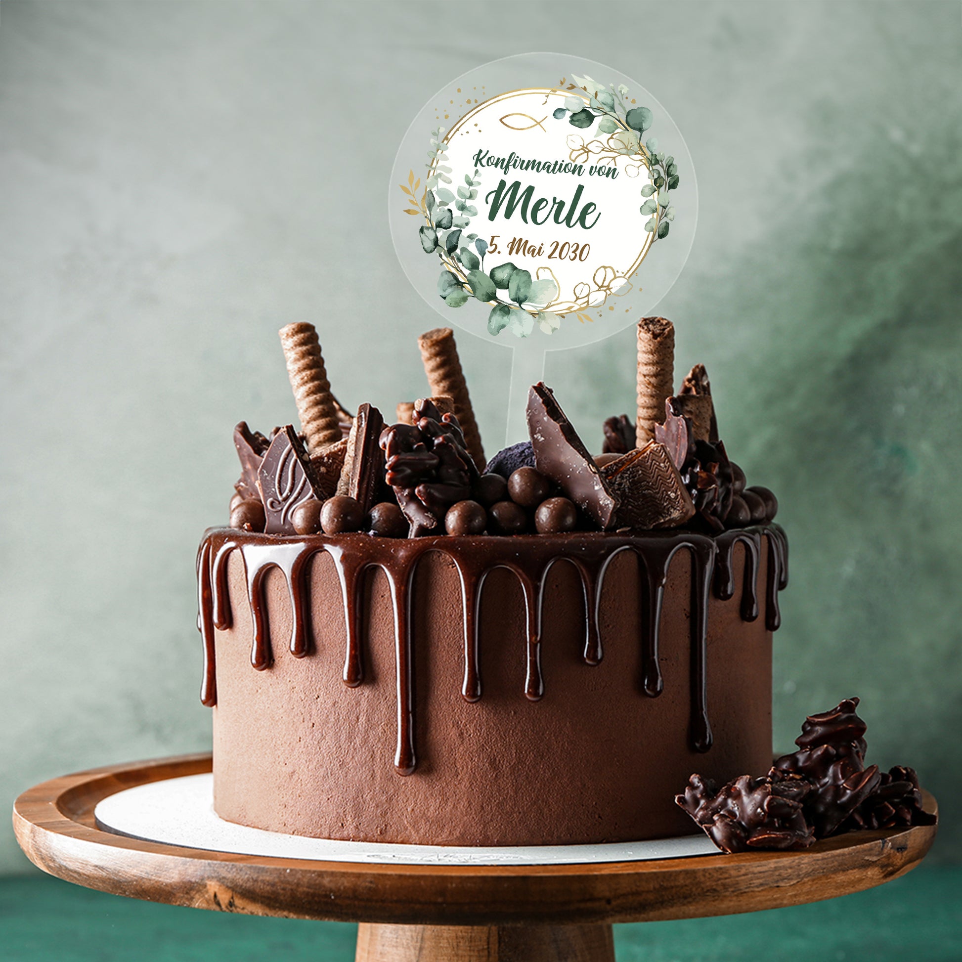 Personalisierter Tortentopper Konfirmation mit Eukalyptuskranz und Name Merle auf Schokotorte