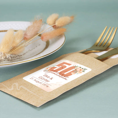 Seitenansicht der Serviettentüte mit Besteck