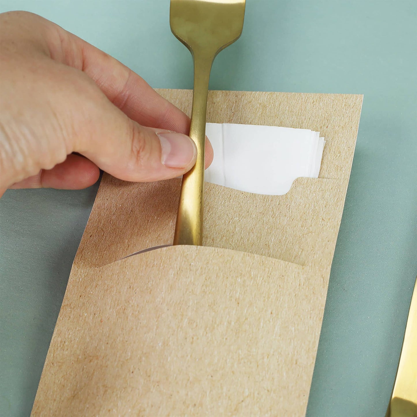 Besteckhülle Detailansicht mit Serviette und Gabel