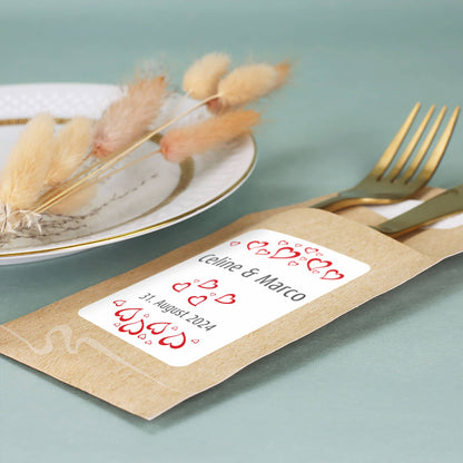 Seitenansicht der Besteckaufbewahrung mit Herzchenmotiv 