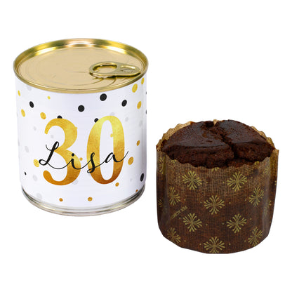 Schoko Brownie Kuchen in der Dose mit Name Lisa und Alter 30 auf weißem Hintergrund