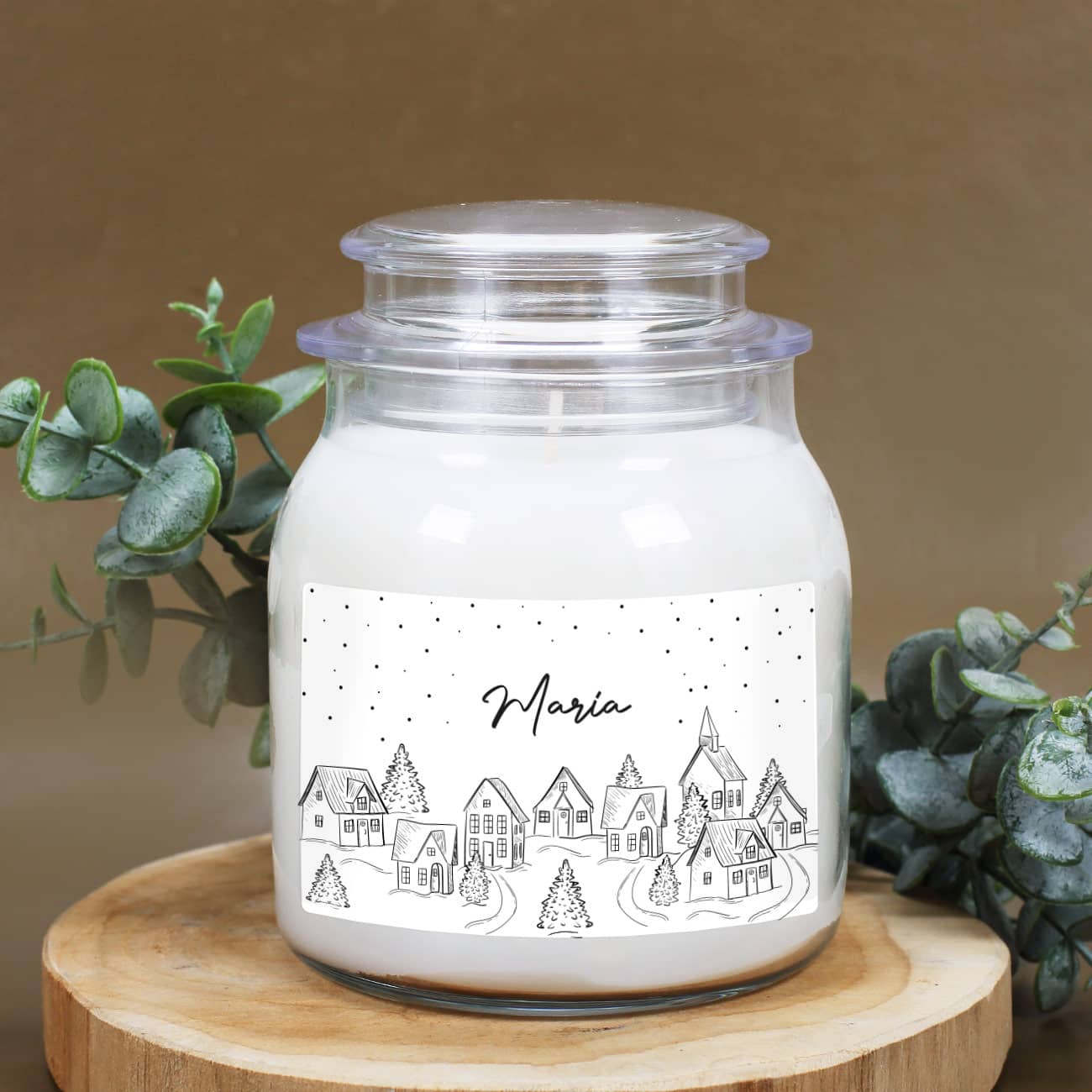 Duftkerze im Deckelglas mit verschneiter Stadt und Name nach Wunsch als Motiv