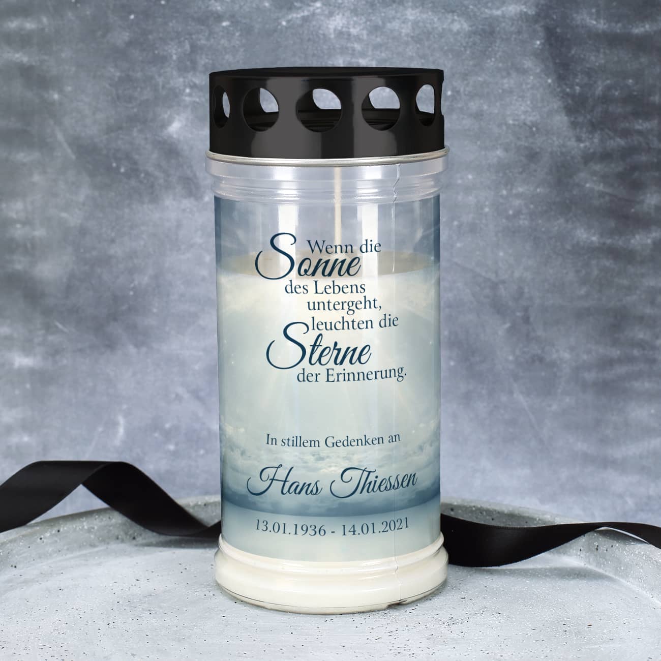 Bedrucktes Grablicht mit Druck von Himmel, Spruch und personalisiert mit Name und Datum
