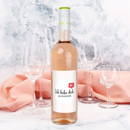 Roséweinflasche mit personalisiertem Etikett – Aufdruck ‚Ich liebe dich. seit 20.08.2005‘ mit Herz-Symbol, Biorebe Wein.