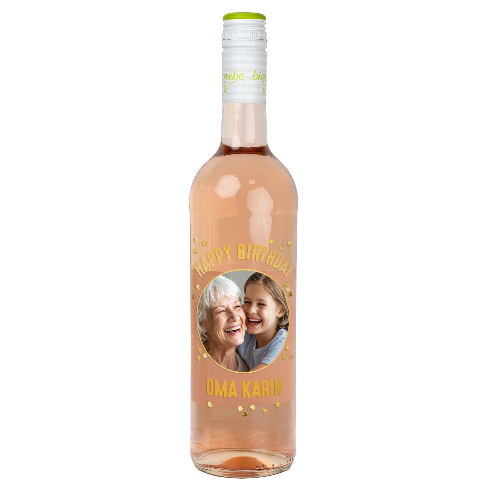 Roséweinflasche mit personalisiertem Etikett „Happy Birthday Oma Karin“ und Foto von Großmutter mit Enkelin, goldene Punkte als Dekor.