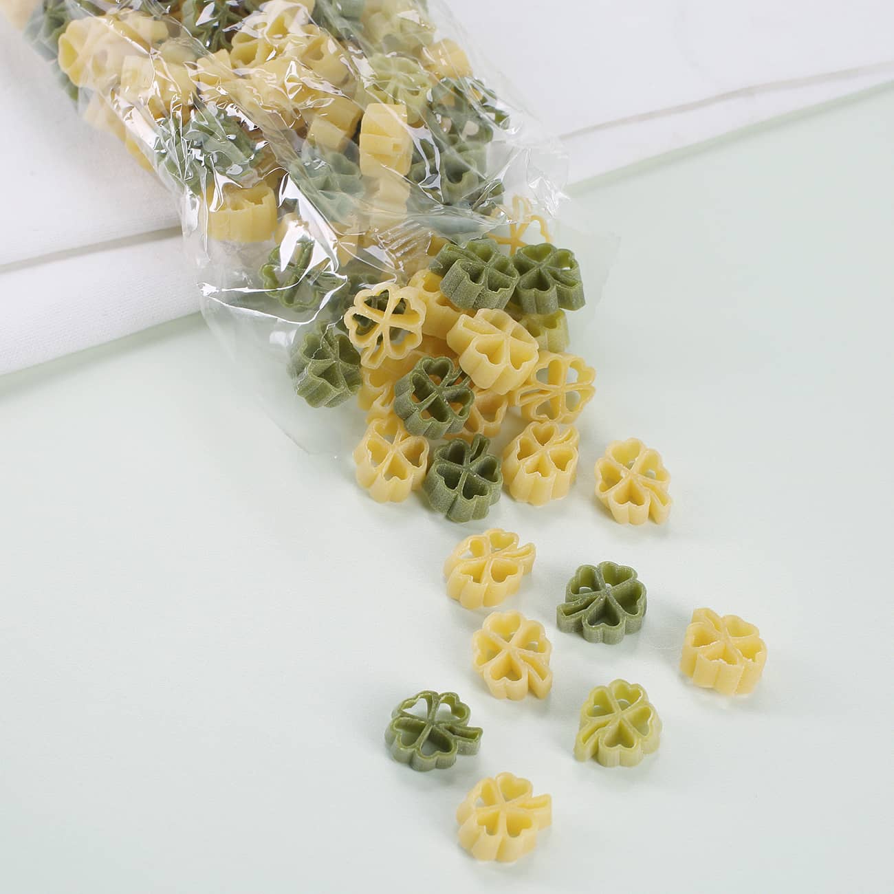 Kleeblatt Motivnudeln mit personalisiertem Etikett