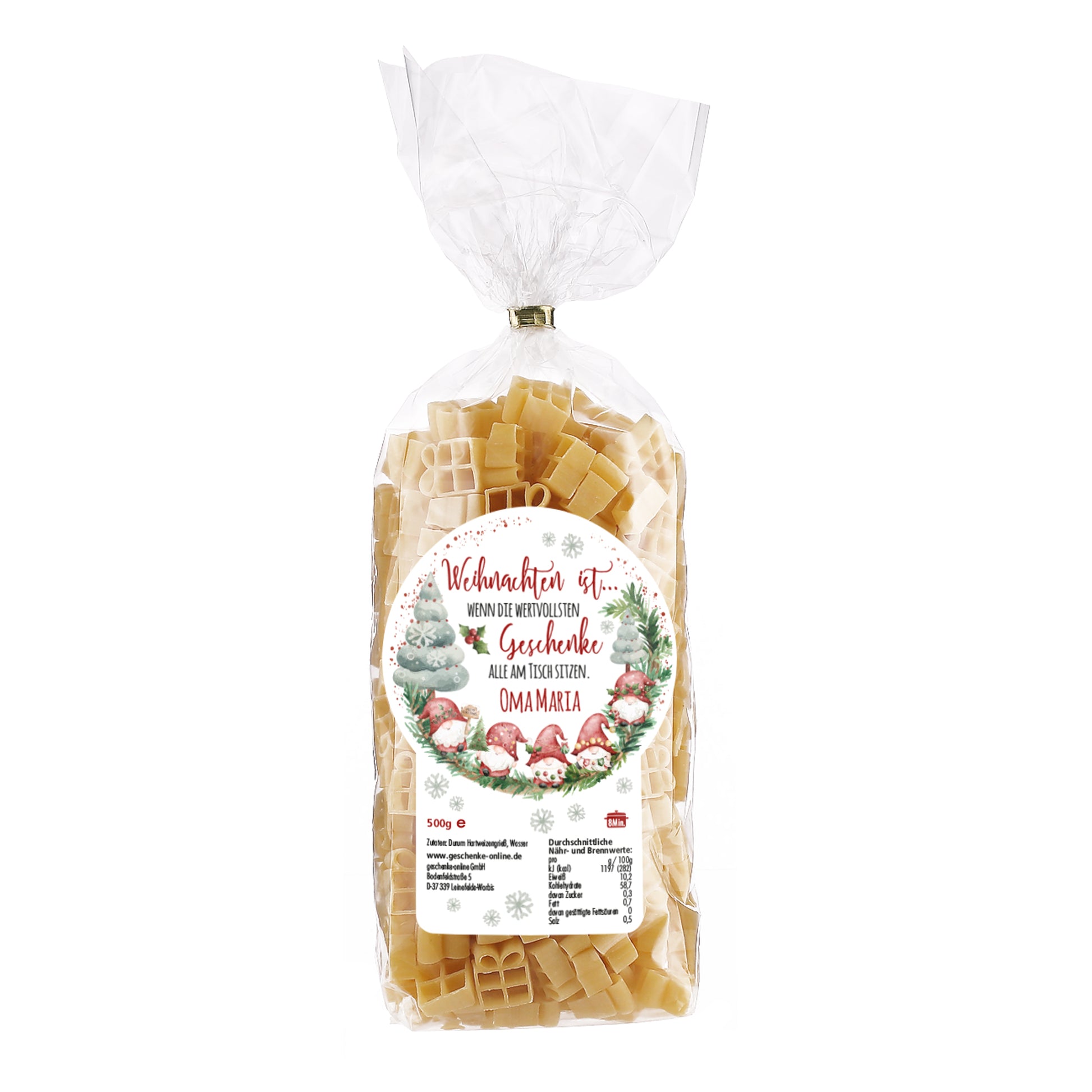 Tüte Weihnachtsnudeln mit Wichtelmotiv und personalisiertem Etikett „Oma Maria“ auf weißem Hintergrund