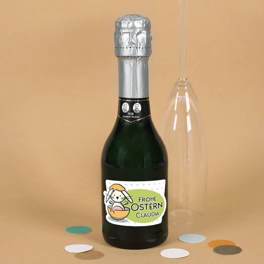 Persönliches Etikett mit Osterhase und Wunschname