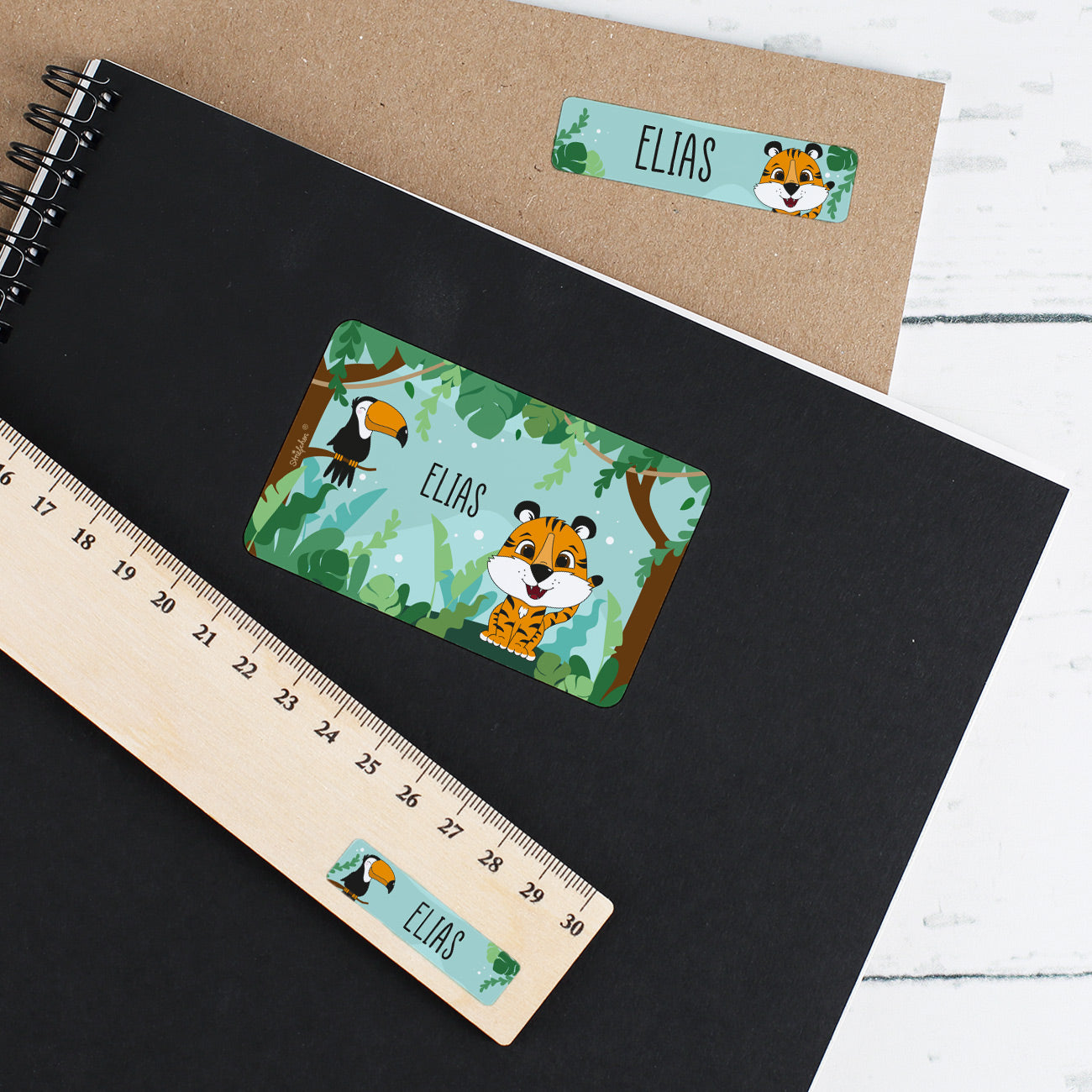 Schulaufkleber im Dschungel-Design mit Tiger & Tukan und Wunschname