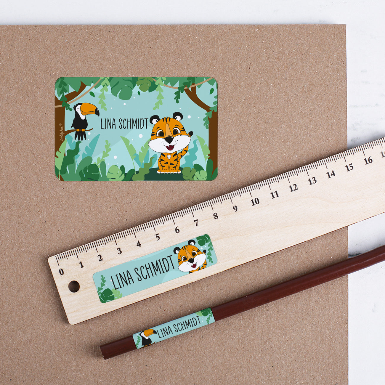 Schulaufkleber im Dschungel-Design mit Tiger & Tukan und Wunschname