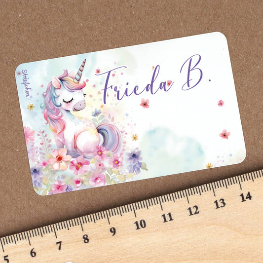 Namensaufkleber mit niedlichem Einhorn, Blumen und Name