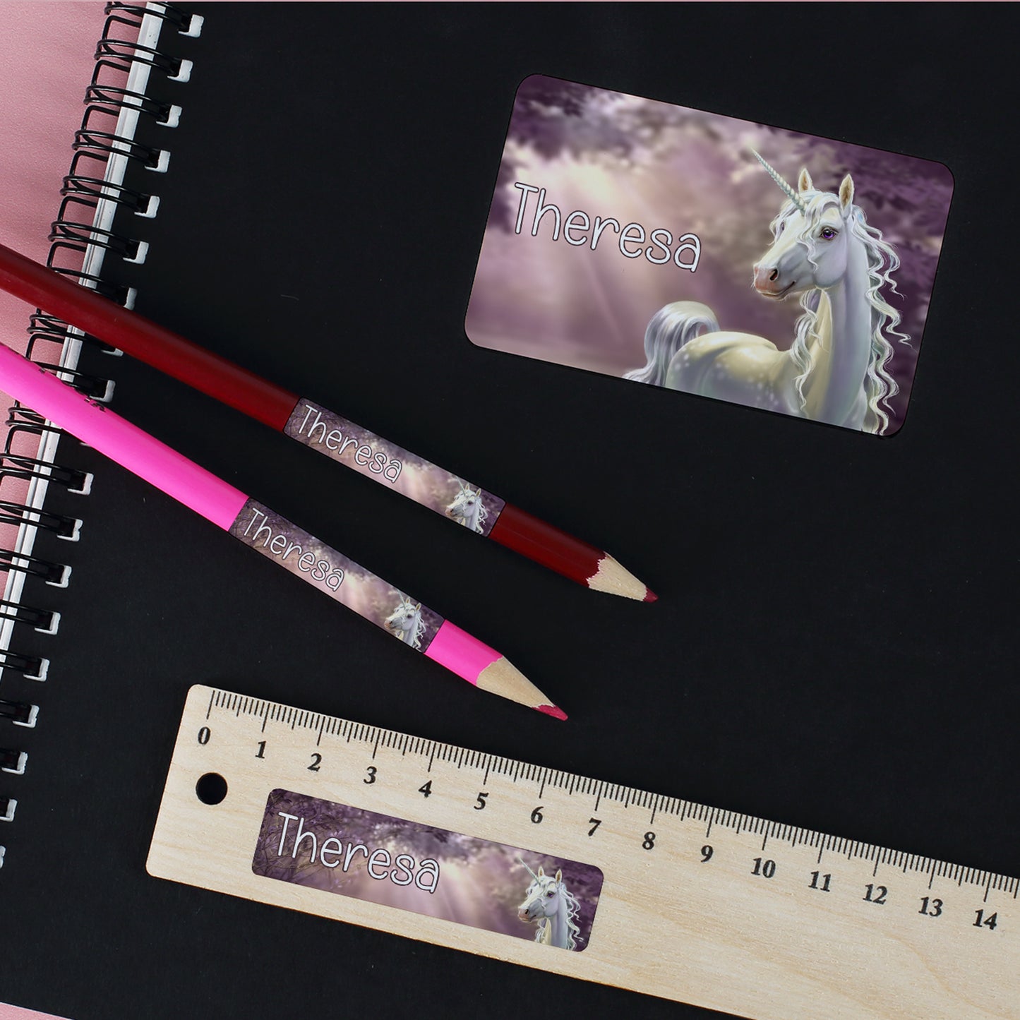Einhorn Namensaufkleber mit Name Theresa auf Heft, Stiften und Lineal als Schulaufkleber Set für Mädchen
