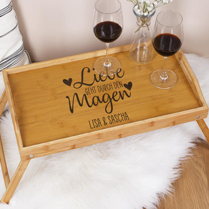 Liebe geht durch den Magen - Bambustisch mit Namensgravur