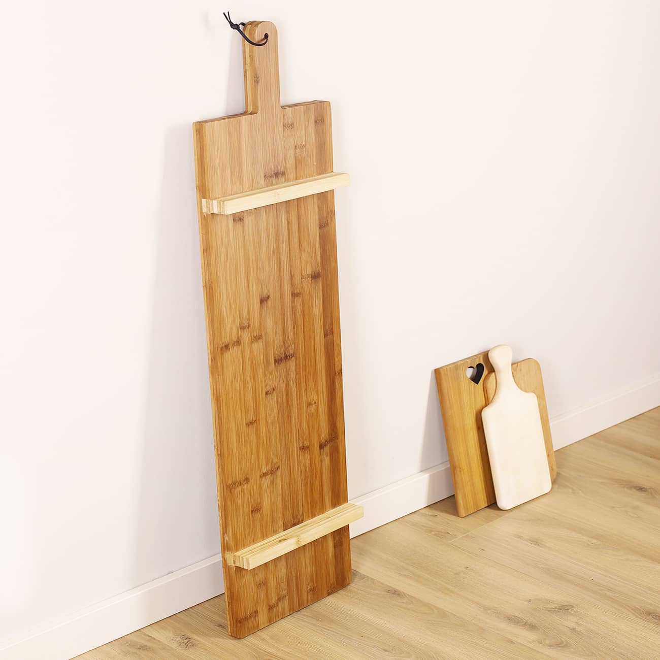 1 Meter Holzbrett mit Holzfüsschen auf der Unterseite