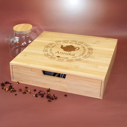 Teebox aus Bambus mit Name graviert | Personalisierte Tee Aufbewahrungsbox mit Schublade als Geschenk