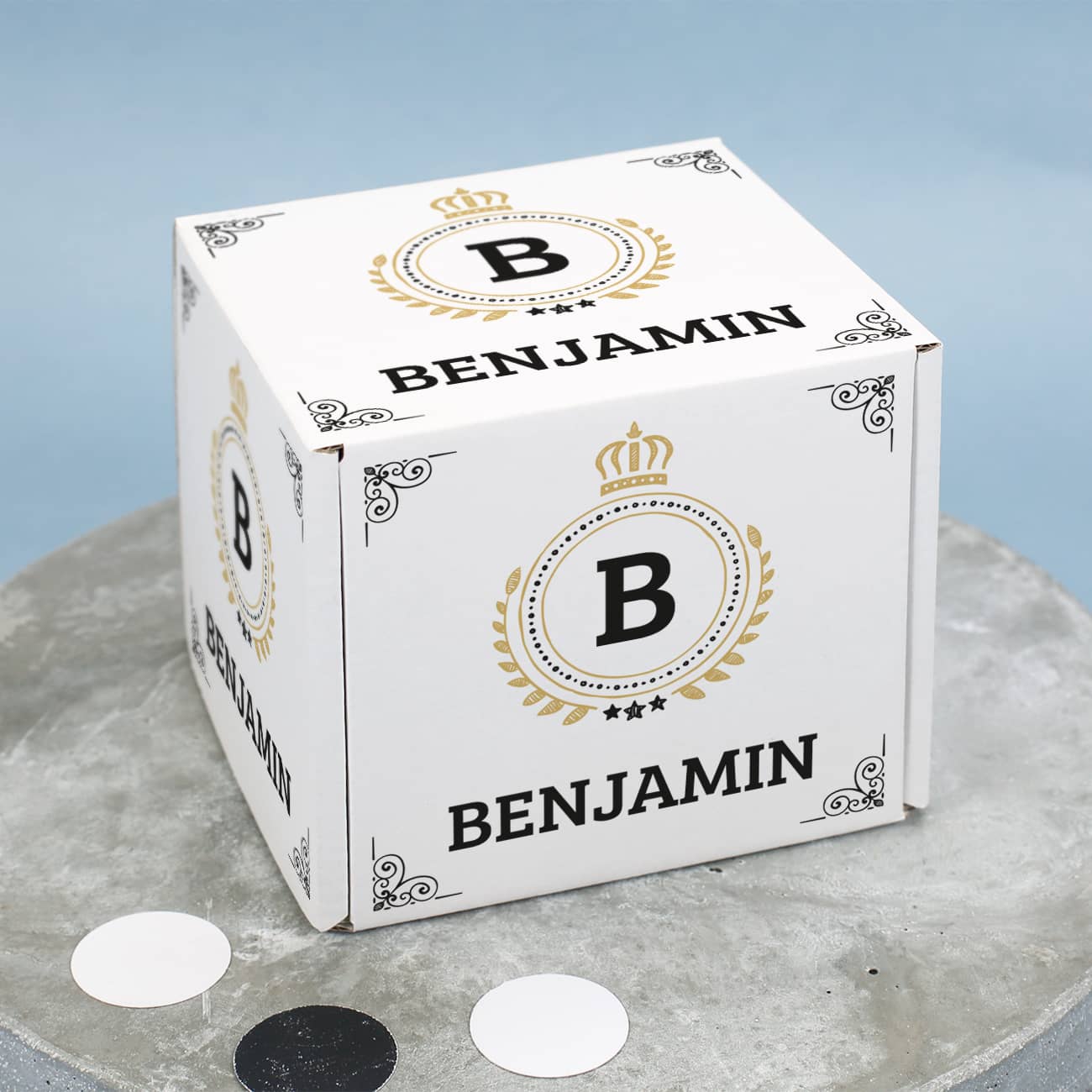 Geschenkbox mit Name und Initial personalisiert