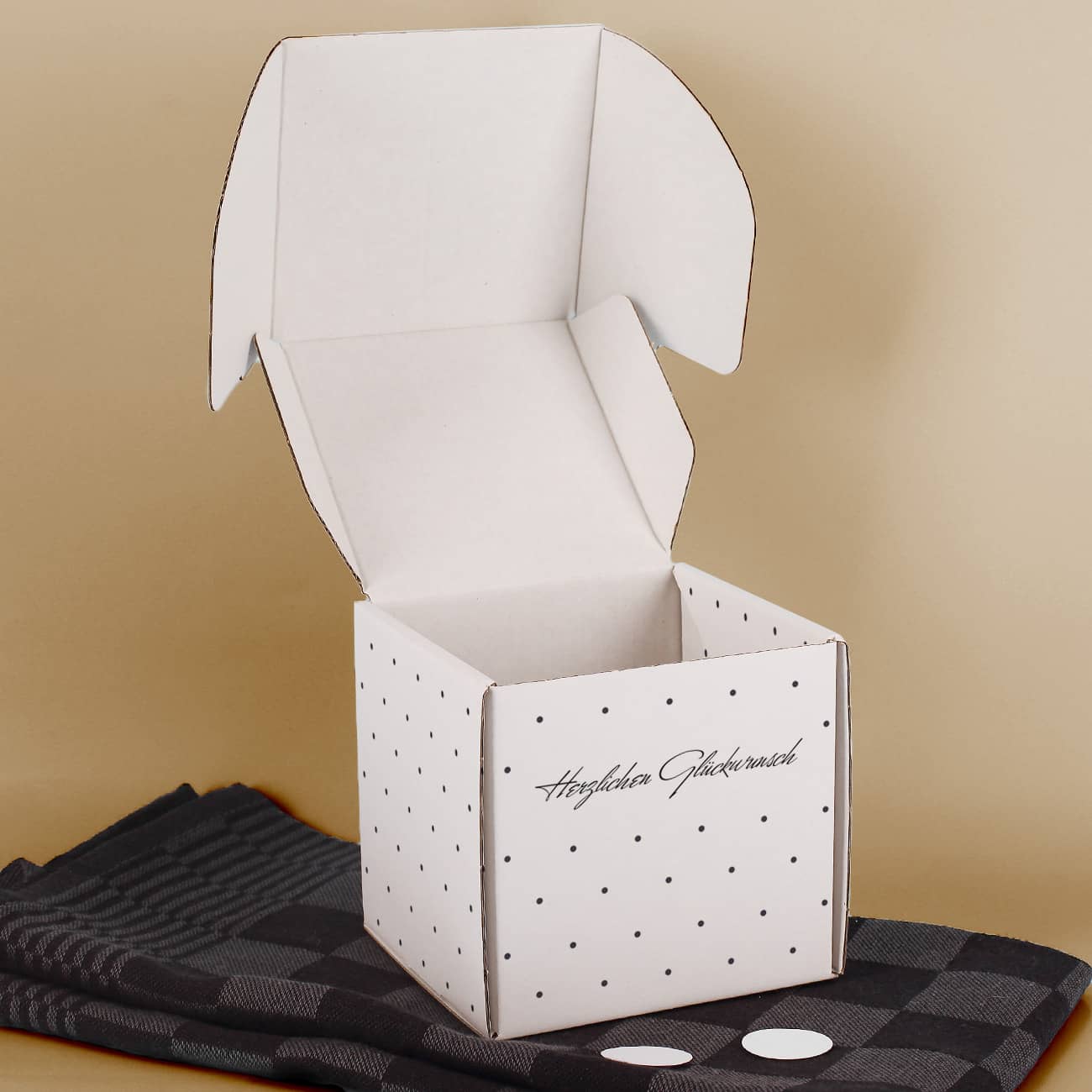 Geschenkverpackung mit persönlichen Wunschtext, der beim Öffnen der Box sichtbar wird