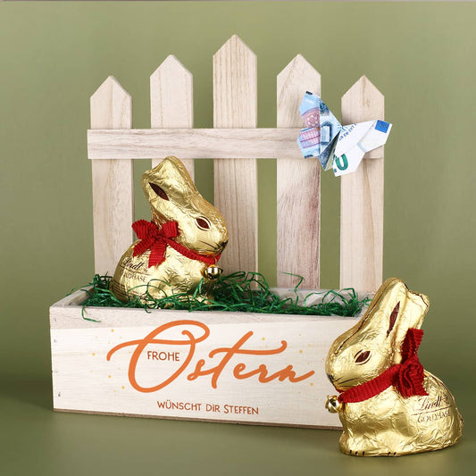 Enthält zwei Lindt Hasen & Ostergras als Dekoration