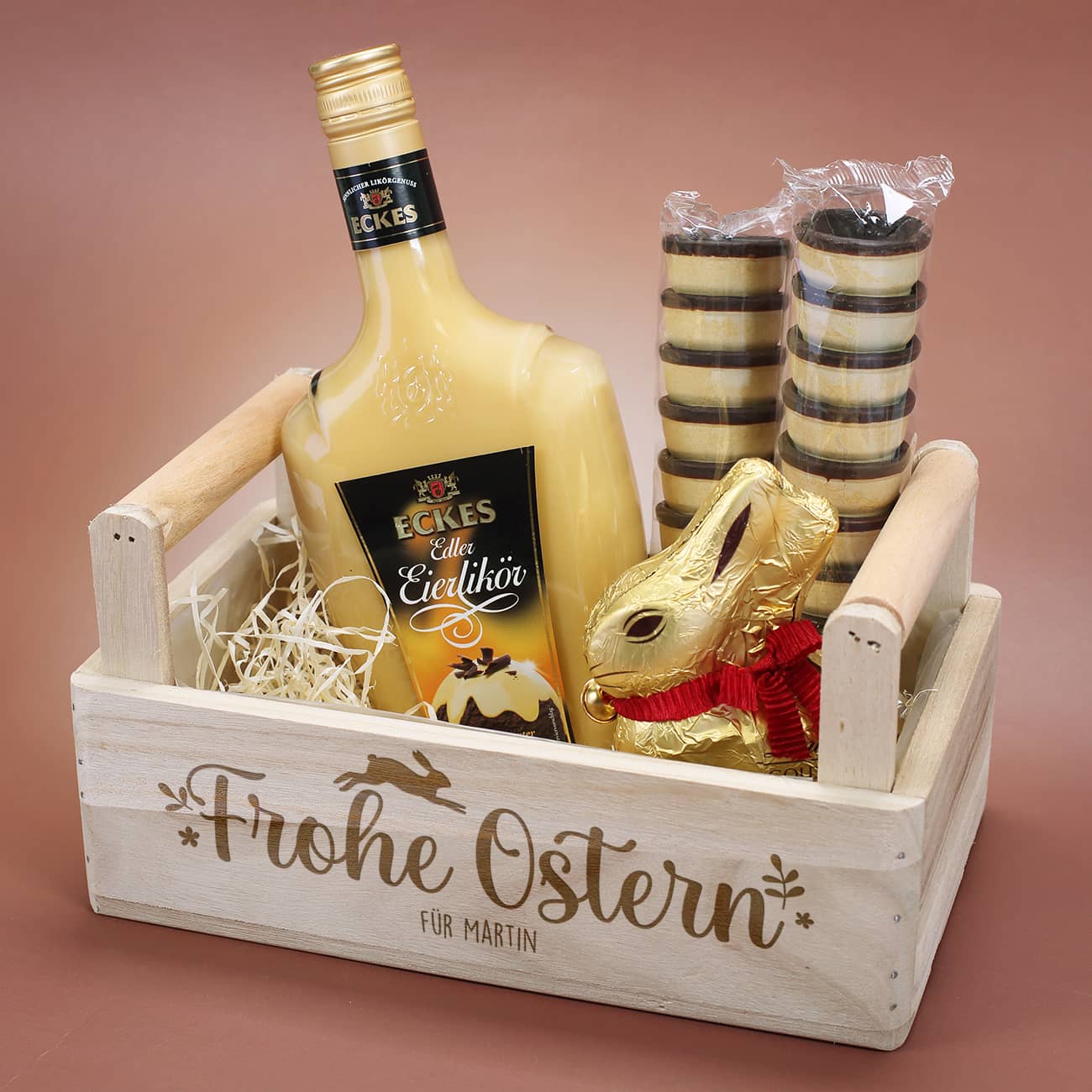 Geschenkset zu Ostern mit Eierlikör, Waffelbecher und Lindt Osterhase