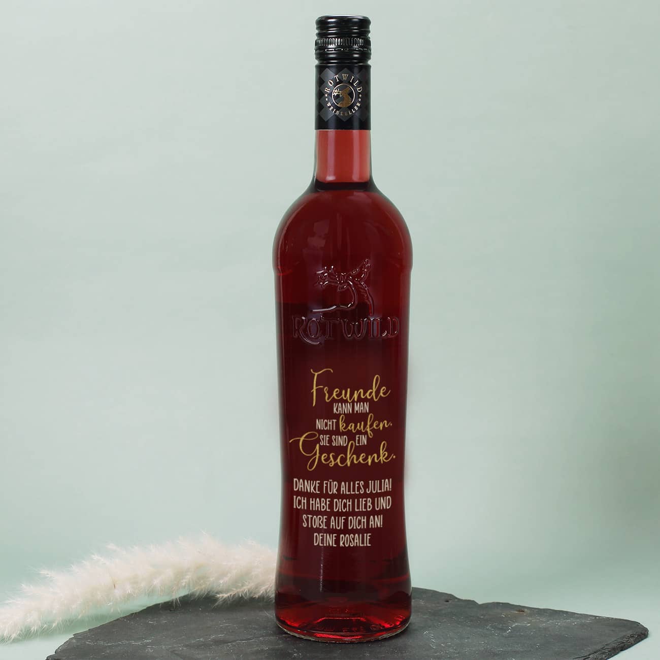 Freunde sind ein Geschenk - Wein Geschenkset mit gravierter Weinflasche und zwei Weingläsern