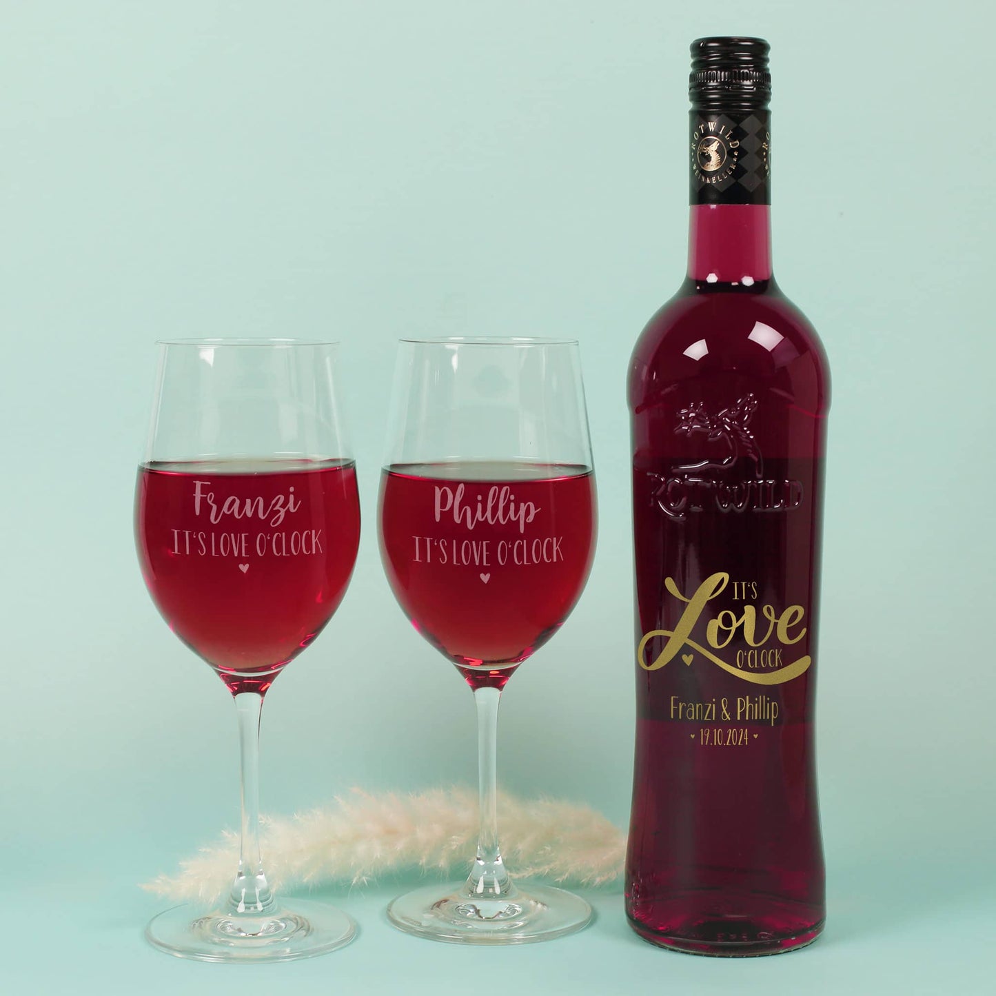 It's love o'clock - edles Geschenkset mit Weingläsern, Weinflasche und gravierter Holzbox