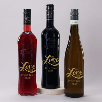 It's love o'clock - edles Geschenkset mit Weingläsern, Weinflasche und gravierter Holzbox