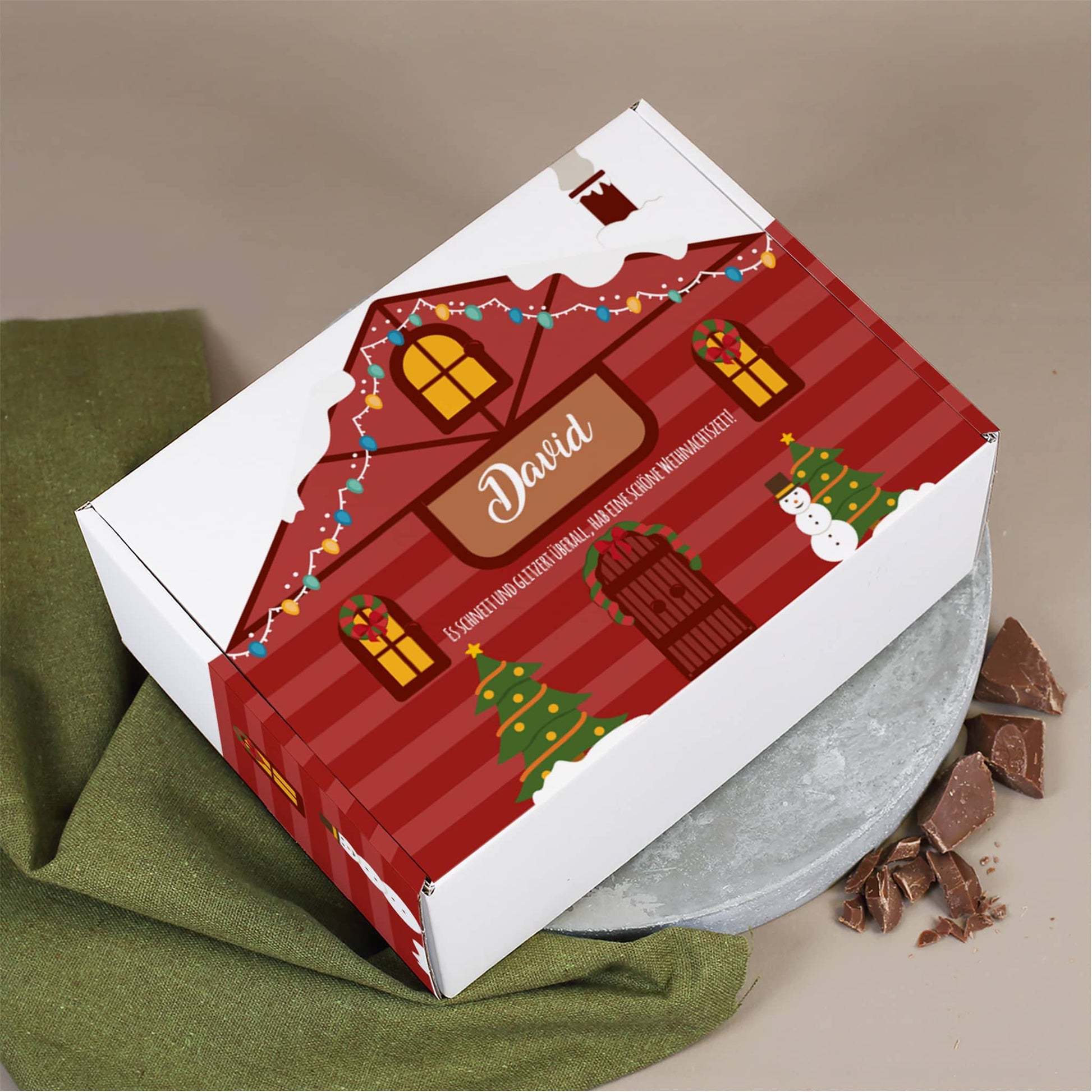 Geschenkbox mit Weihnachtshäuschen, Name & Text bedruckt