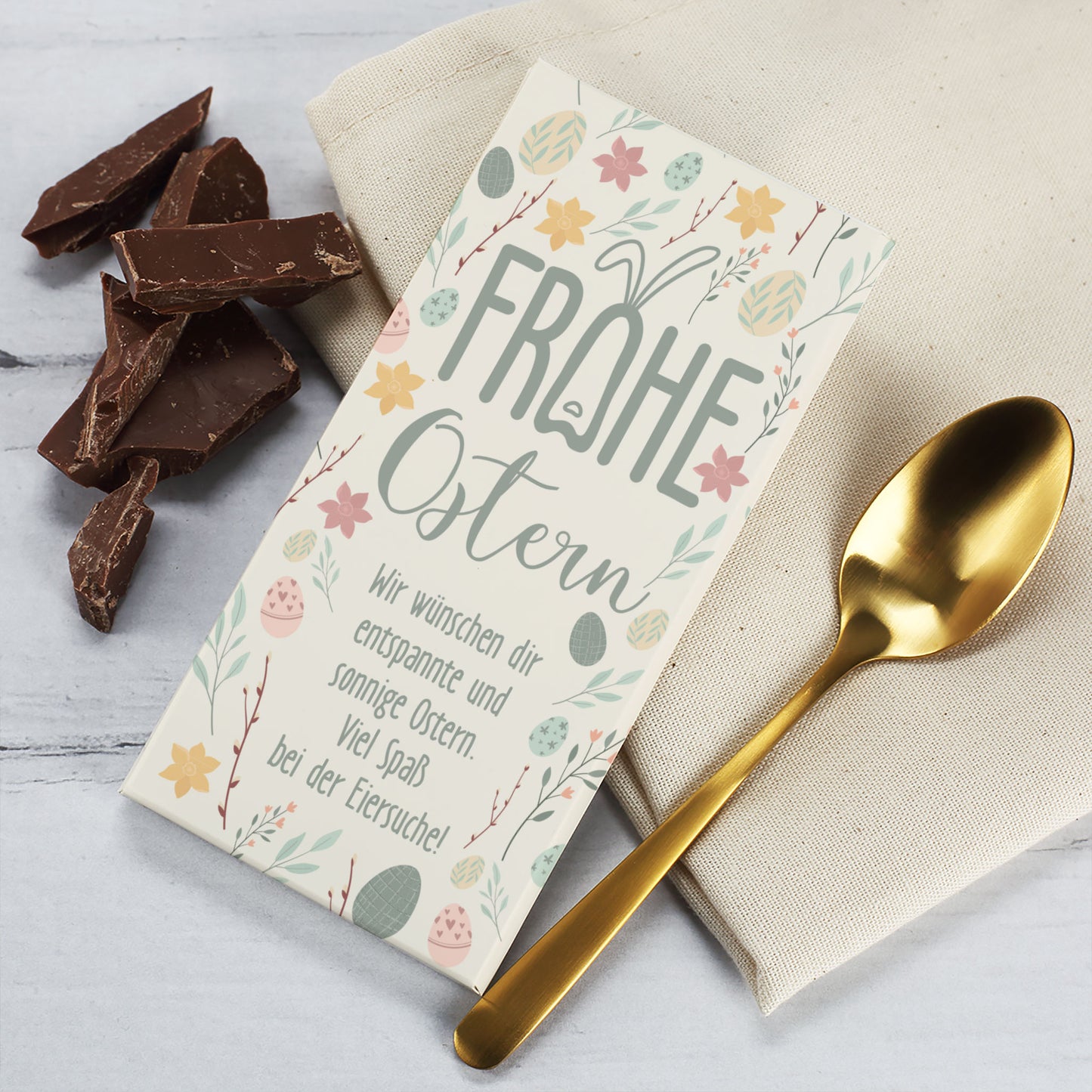 Geschenkset zu Ostern mit personalisierter Tasse, Schokolade & Jute-Geschenktüte im Oster-Design