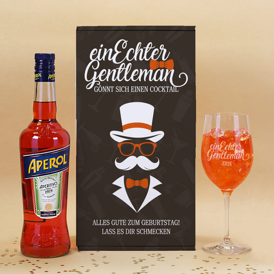 Cocktail-Geschenkset mit Flasche, graviertem Glas und Geschenkbox für Männer – Motiv: Ein echter Gentleman mit Hut, Bart und Fliege