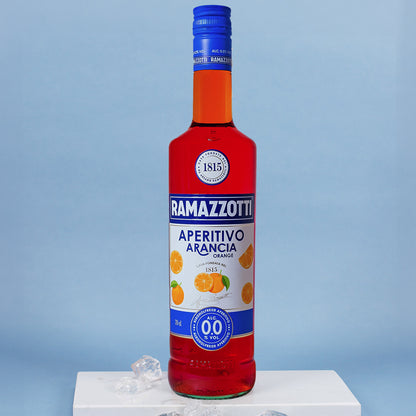 Detailansicht der Flasche Ramazzotti Aperitivo Arancia Orange alkoholfrei – Label gut lesbar