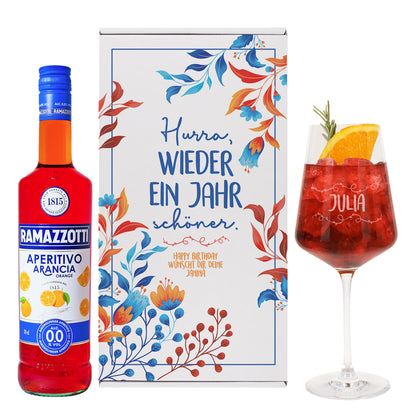 Freigestelltes Bild des gesamten Sets auf weißem Hintergrund