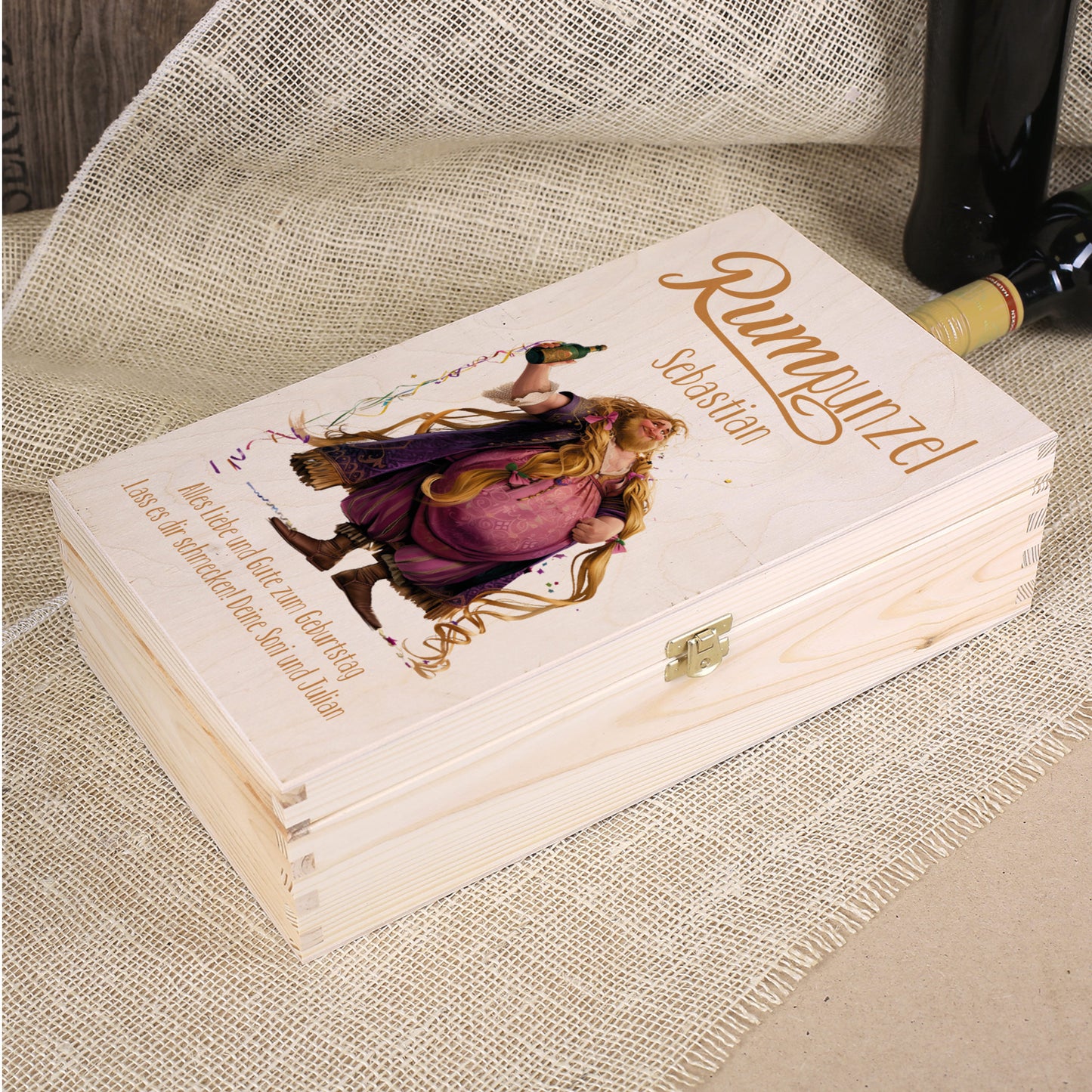 Personalisierbare Holzbox mit Rumpunzel-Motiv und graviertem Namen, liegend