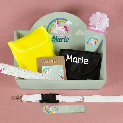 Personalisierter Geschenkkorb mit Einhorn und Name – gesamter Inhalt