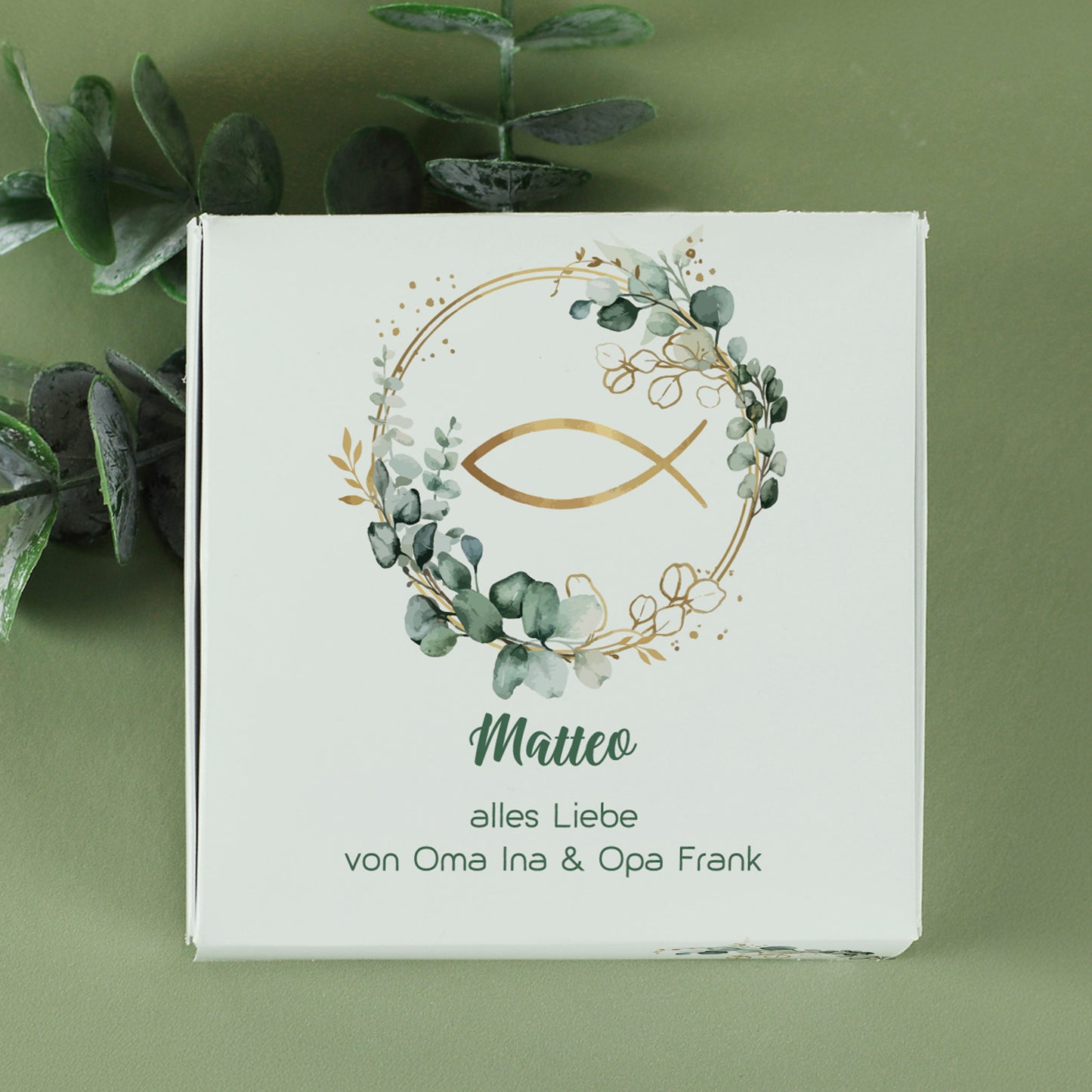 Personalisierte Geschenkbox mit Eukalyptus Ichthys Motiv und Name für Kreuzkette Geschenk