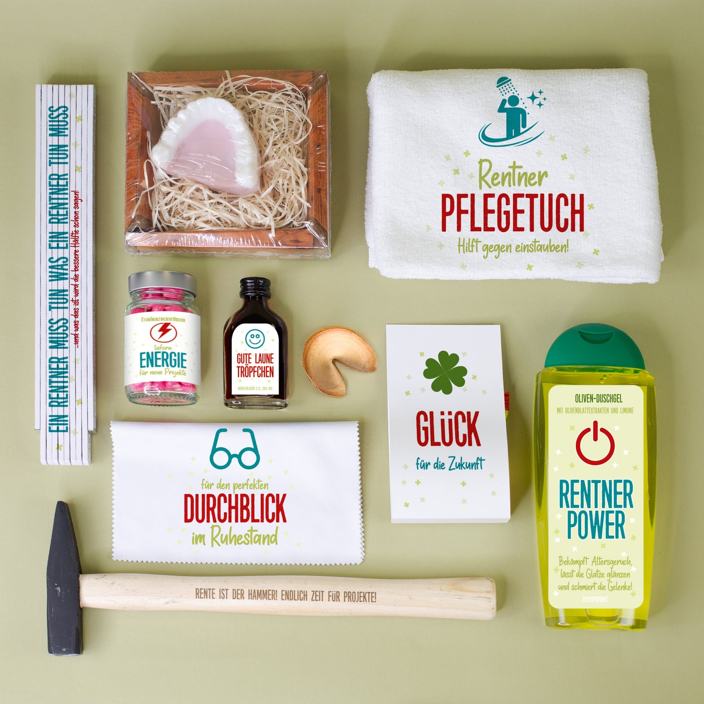 Übersicht der Inhalte der Renten Notfallbox mit Hammer, Zollstock, Duschgel, Handtuch und Gebissseife