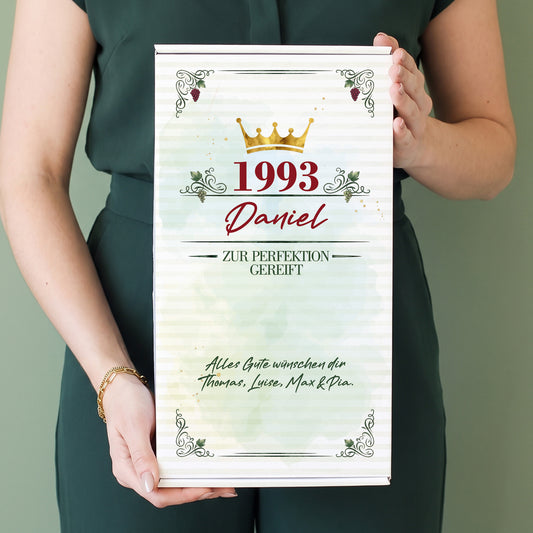 Bedruckte Geschenkbox zum Geburtstag mit Krone, Jahr 1993, Name Daniel und Wunschtext im Motiv Zur Perfektion gereift