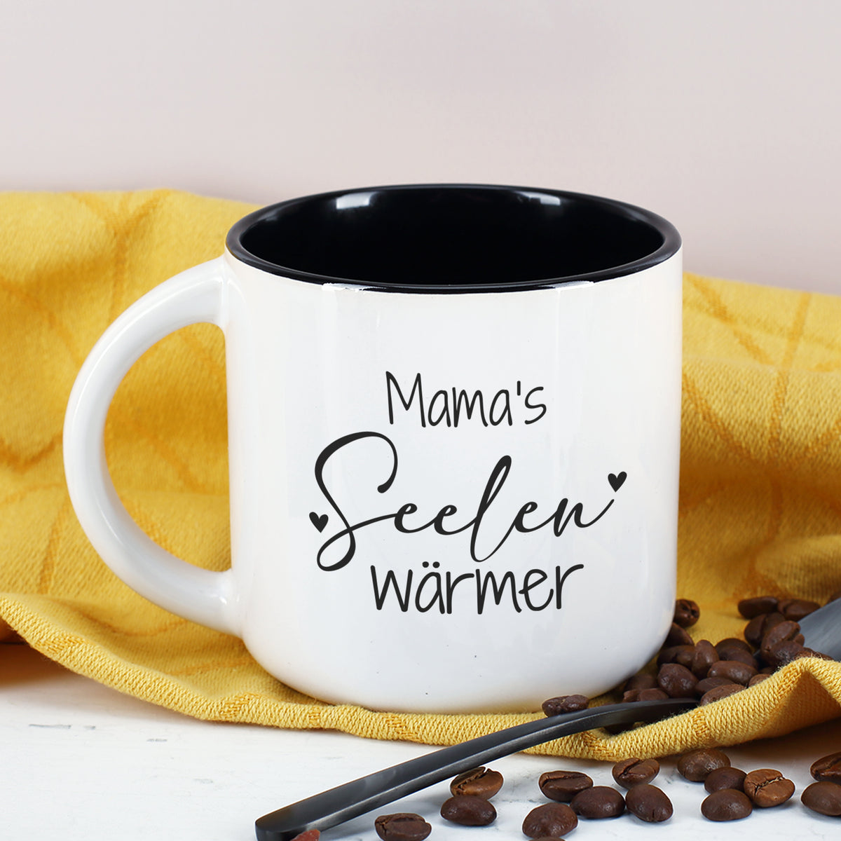 Weiße Seelenwärmer Keramiktasse mit Name personalisiert als Geschenk für Mama und Lieblingsmenschen