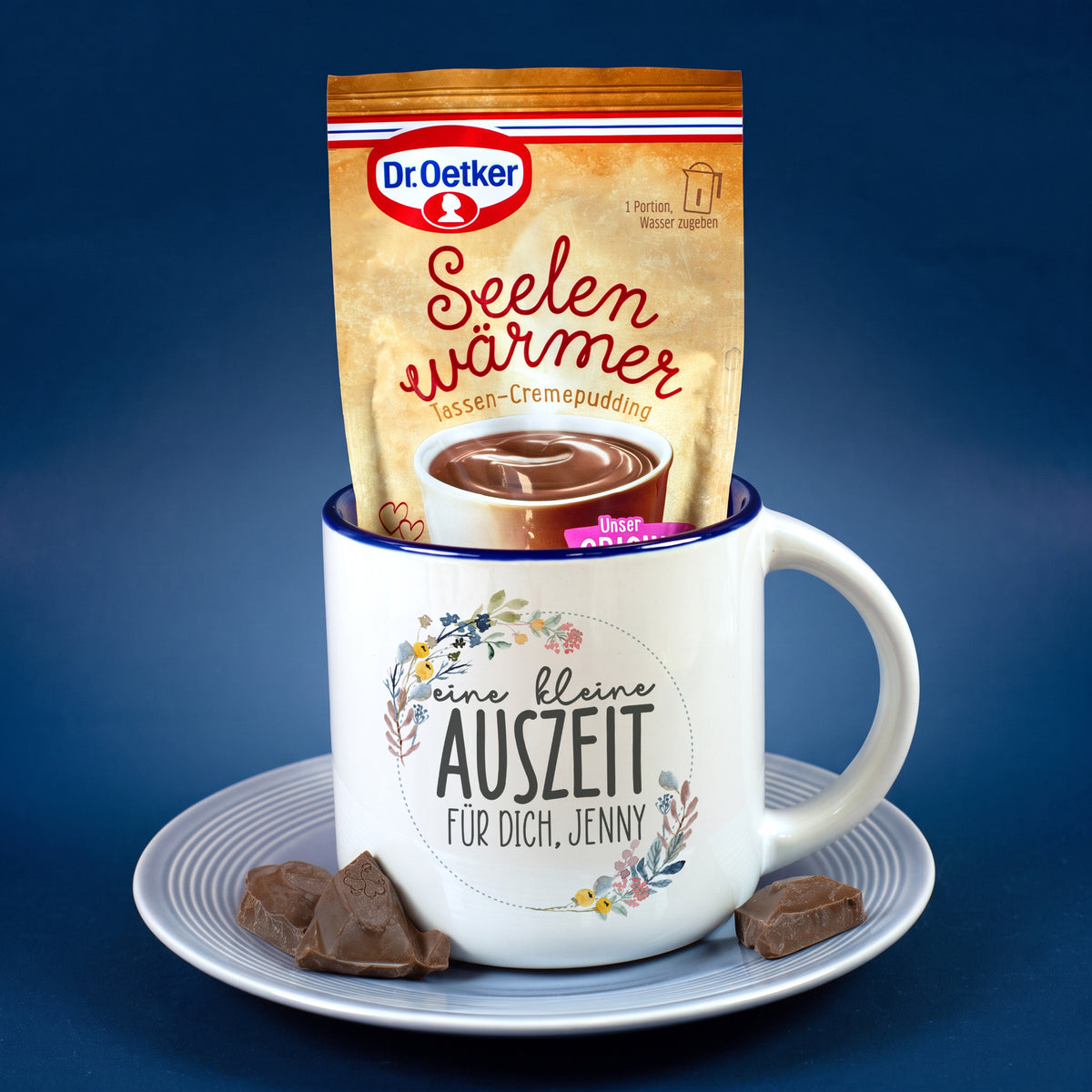 Tasse Eine kleine Auszeit personalisiert mit Wunschtext und Schokoladen Tassenpudding