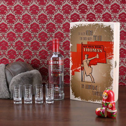 Geschenk-Set mit Smirnoff Vodkaflasche 4 gravierte Vodkagläser in bedruckter Holzkiste