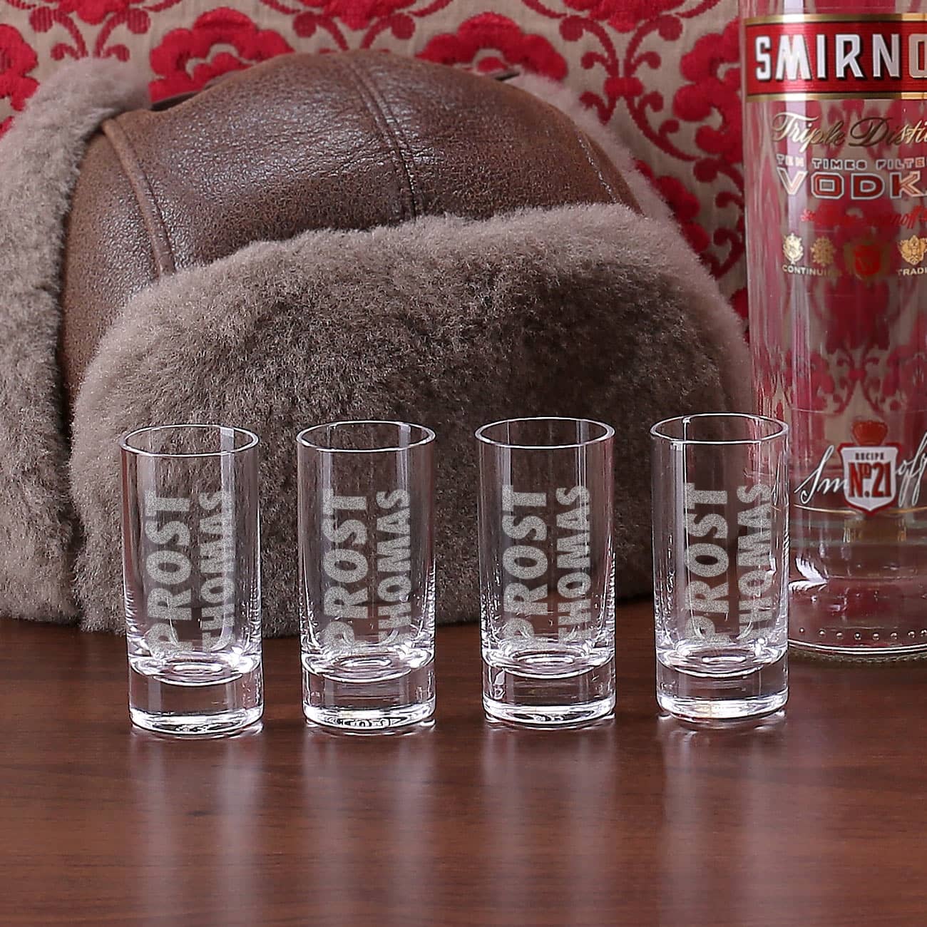 4 gravierte Schnapsgläser mit Wunschname und Prost in verschiedenen Sprachen