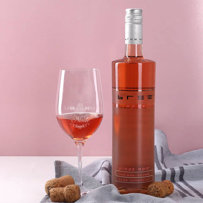 Weinglas mit BREE Weinflasche