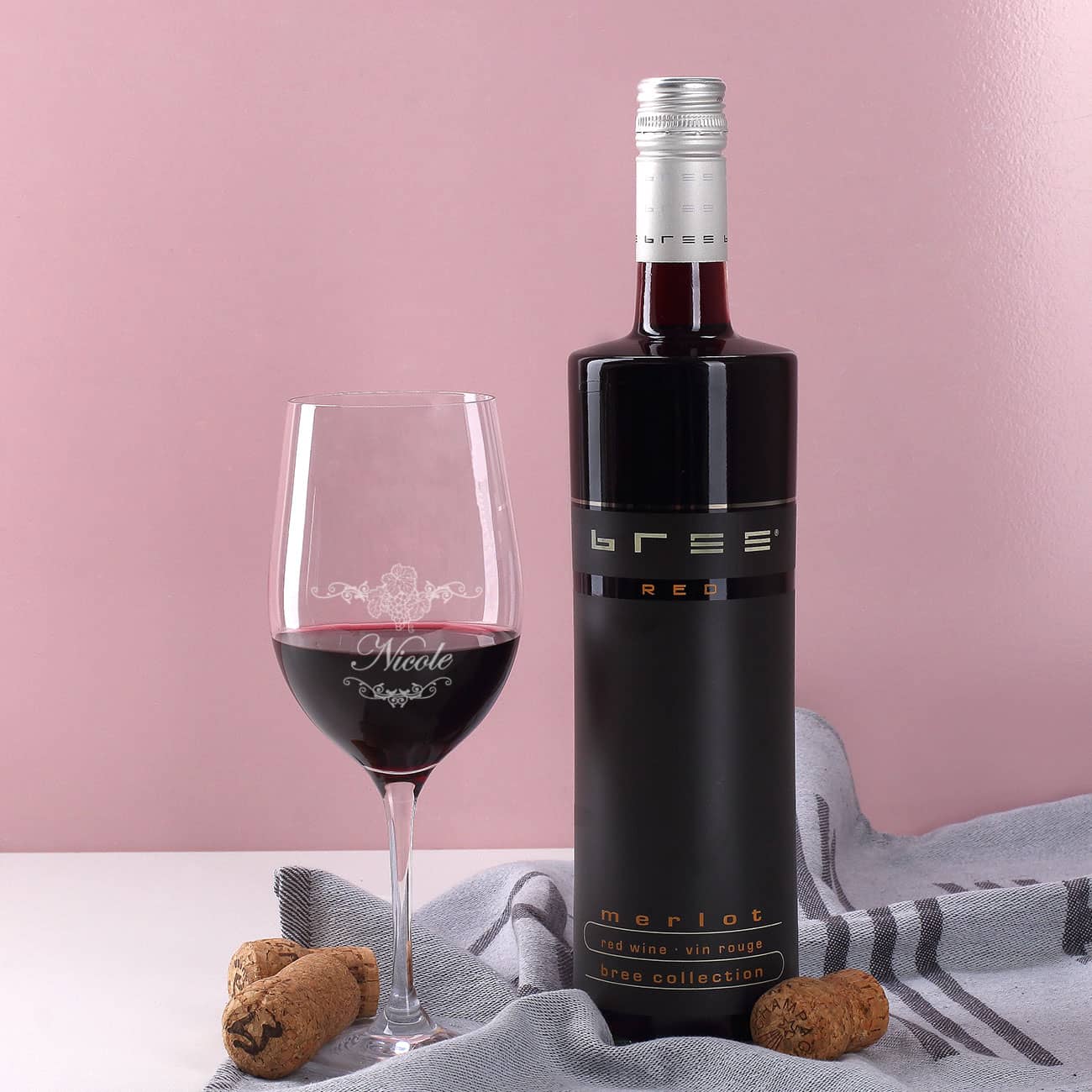 Weinglas mit BREE Weinflasche